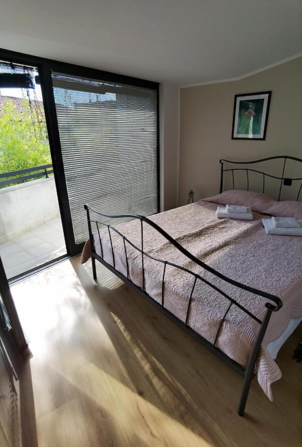 Pine And Lime Apartments Pula Ngoại thất bức ảnh