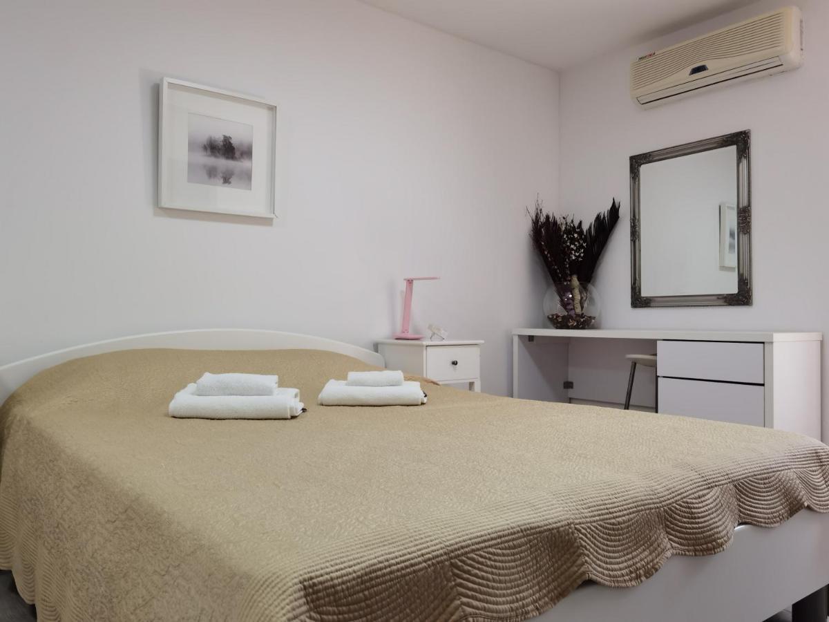Pine And Lime Apartments Pula Ngoại thất bức ảnh