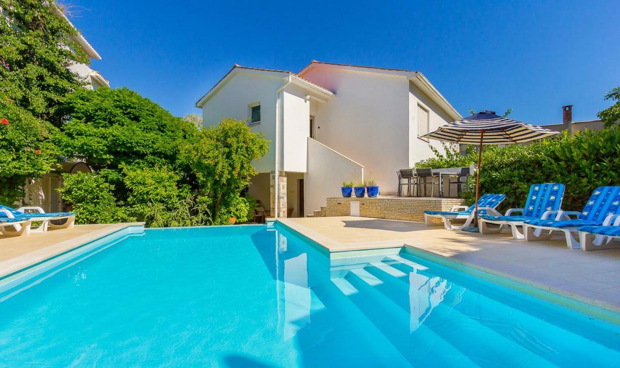 Pine And Lime Apartments Pula Ngoại thất bức ảnh